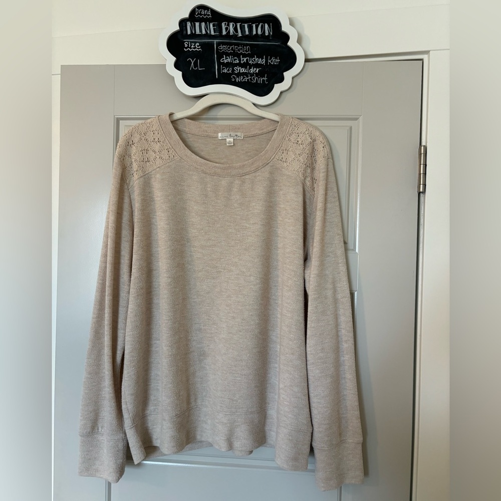 XL Nine Britton Dalia brushed knit, lace shoulder lightweight sweatshirt
